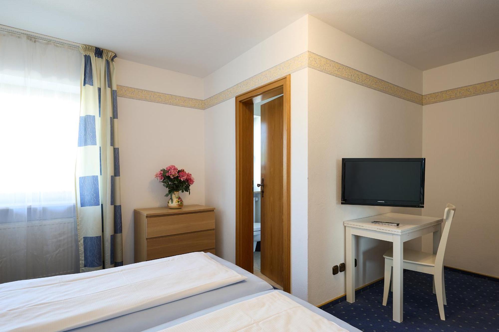 Hotel Garni Demmel Bruckmühl Екстериор снимка
