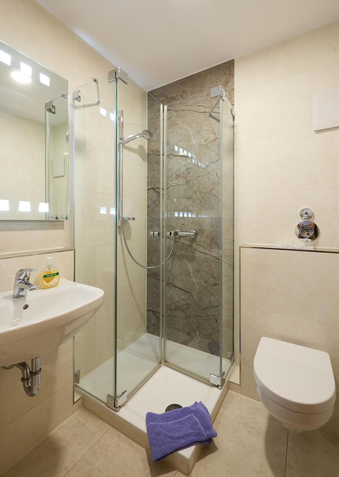 Hotel Garni Demmel Bruckmühl Екстериор снимка